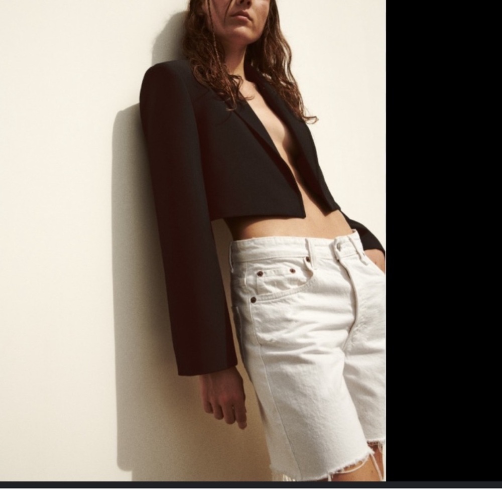 Black Cropped Blazer - Picture 2 of 4